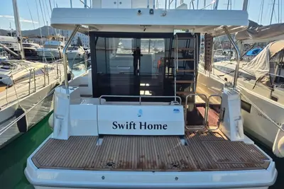 Image de Sibenik Sun-soaked Sailing: A Luxurious Croatian Voyage