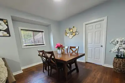 Image de Minutes to Downtown Omaha & Airport, Fully Equipped Home