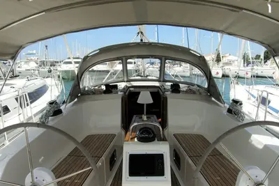Image de Sibenik Sun-Kissed Sailing: A Luxurious Beach Experience in Croatia