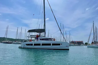 Image de Sibenik Sun-soaked Sailing: A Luxurious Croatian Voyage