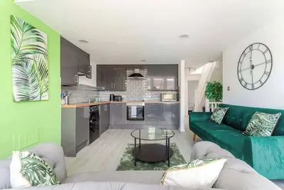 Image de Central Bristol Flat w/ Free Parking & WiFi