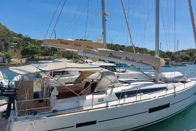 Image de Caribbean Dream: Sun-Kissed Sailing Adventure from Guadalupe, Grande-Terre