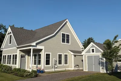 Image de Gorgeous home in Cape Arundel Cottage Preserve near beaches and  Kennebunkport