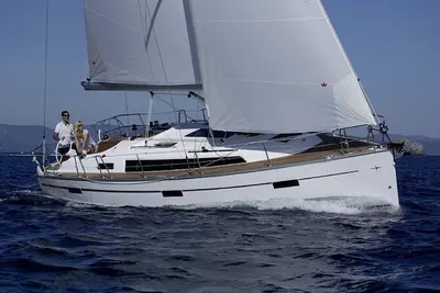 Image de Sibenik Sun-Kissed Sailing: A Luxurious Beach Experience in Croatia