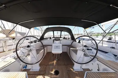 Image de Sibenik Sun-soaked Sailing: A Luxurious Croatian Voyage