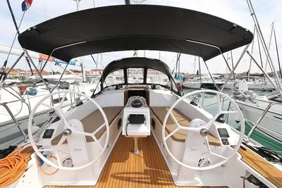 Image de Sibenik Sun-soaked Sailing: A Luxurious Croatian Voyage