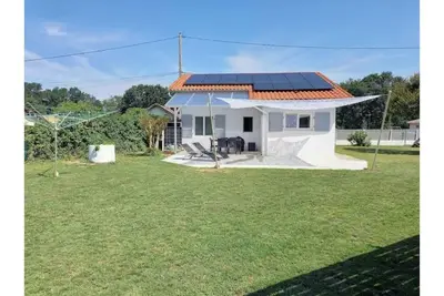 Image de Petite maison avec jardin dans quartier calme