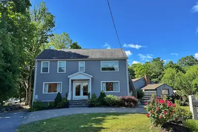 Image de Spacious 3br Retreat, Sleeps 8, Free Parking, 20 Min to Boston