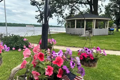 Image de Serene, Waterfront 1-bedroom apartment with Ac on the Rainy River. Sleeps 4