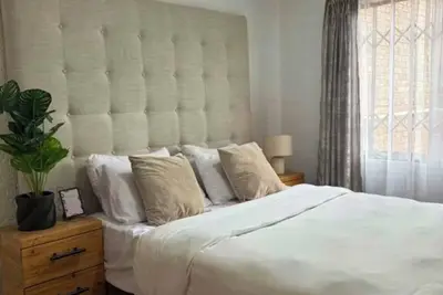 Image de Cosy apartment, 10 minutes from the airport! Family-friendly neighbourhood
