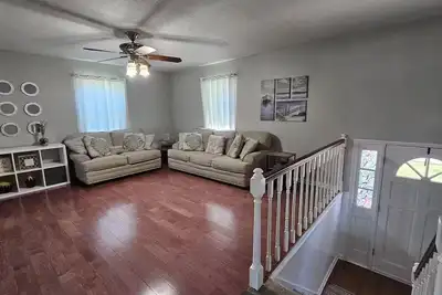 Image de Hopewell Haven for 8- Close to shopping and nature.