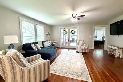 Image de 3-Bed/2 bath Cottage within walking distance to Historical Downtown Gadsden