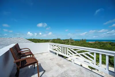 Image de Brand New Home Steps from Ten Bay Beach with Unbeatable Sunset Views
