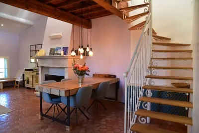Image de Penthouse avec Terrasse Tropézienne sur la Place aux Herbes Uzès