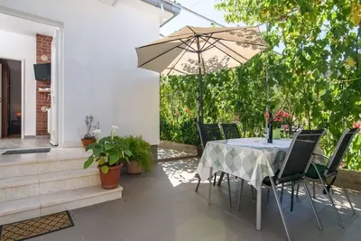 Image de Appartement de deux chambres avec la terrasse Okrug Gornji, Ciovo (A-27727-b)