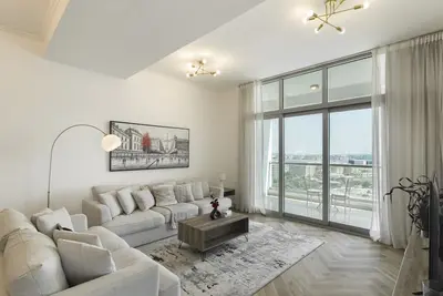 Image de Bright Newly Upgraded Modern 2br I Dec Tower T1