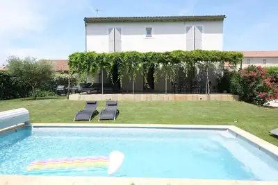 Image de Location villa piscine chauffée Bédarrides 6 personnes