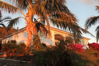 Image de Maison de vacances « Balcon Créole Soleil Couchant » : vue mer, terrasse privée, Wi-Fi