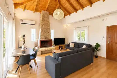 Image de Beachside Hideaway - Steps from Lechaio Blue Shore