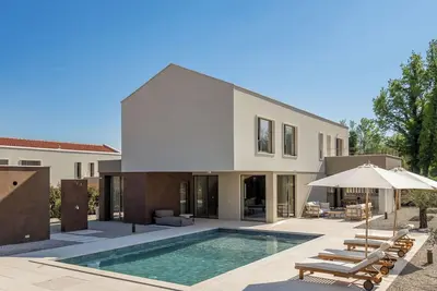 Image de Maison de vacances privée avec piscine privée, bain à remous, climatisation, Wifi, Tv, terrasse
