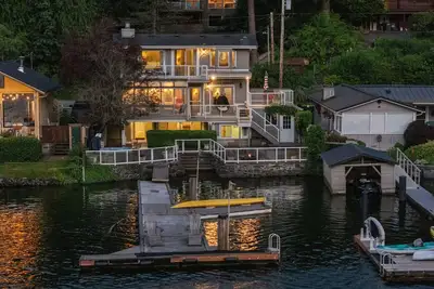 Image de Lake Samish Retreat by Gather: Lakefront Home w/ Private Dock, Hot Tub & Views
