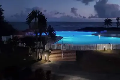 Image de Hibiscus 1/4 Villa, piscine débordement, accès direct plage - résidence privée.