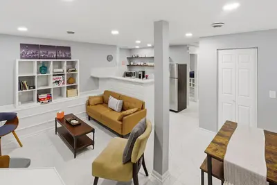 Image de New! Ukrainian Village 2 Bd/2ba - Steps from Division!