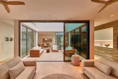 Image de Luxury 3 bedroom townhome in Historic Lagos, 200m to Beach & Old Town