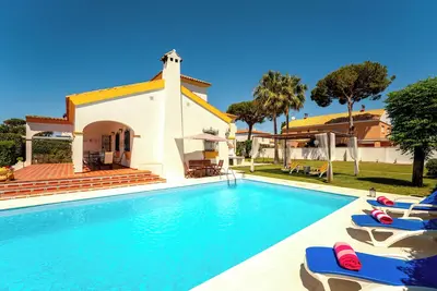 Image de 5-Bedroom Villa with Private Heated Pool, Garden in Islantilla, Costa de la Luz