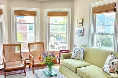 Image de 2-Bedroom Apartment Steps from Eastern Prom - Walk to Everything!