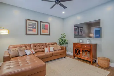 Image de New! Adorable Cottage 10 min to Downtown Asheville