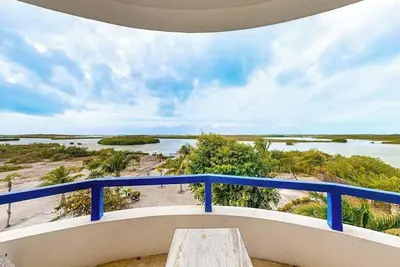 Image de 2br Suite with spectacular veranda views, pool, WiFi and kitchen