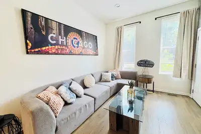 Image de Modern& Spacious 2br  with Garage Parking in Chicago's Prime Neighborhood