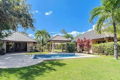Image de Luxurious private home in wildlife sanctuary with private pool, patio & dogs Ok