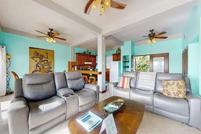 Image de Charming lakefront apartment with stunning views of the lake
