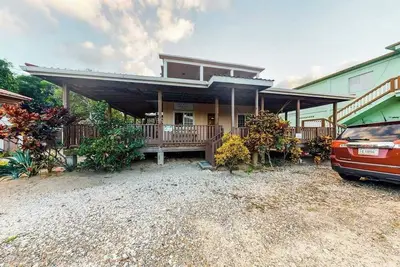 Image de Two studios w/ ocean views, deck, partial Ac & free WiFi - close to the beach