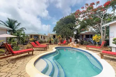 Image de Perfect for large groups - five cabanas w/ private pool, WiFi-walk to the beach