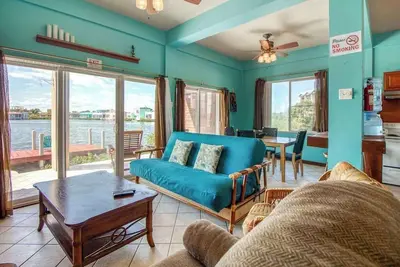 Image de Fantastic lagoon-front condo W/ free WiFi, full kitchen, dock, & great location