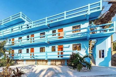 Image de Multi-Suite Family Property with Private Pool, Ocean Views, WiFi, and Partial Ac