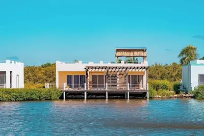 Image de Cozy Waterfront Home w/Shared Pool, Water Views, WiFi, & Ac - Walk to the Beach