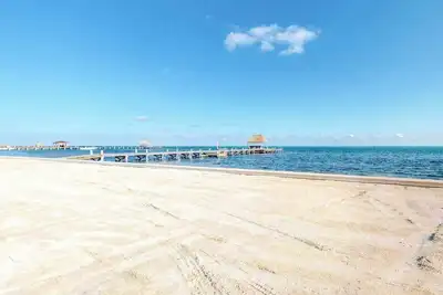 Image de Family-friendly beachfront condo w/shared pool/dock, sea view, WiFi & partial Ac