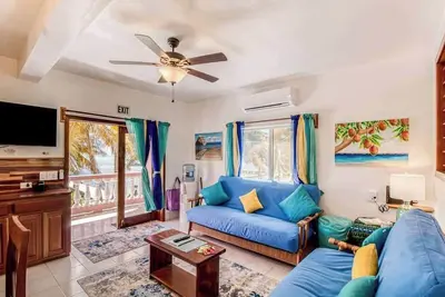 Image de Beachfront condo with beach access, dock, pool, balcony, & ocean views