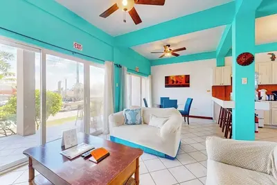 Image de Lagoon front apartment w/shared pool - two minutes from the beach