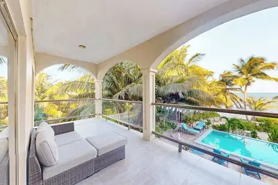 Image de Relaxing condo with shared pool, ocean views, partial Ac & WiFi