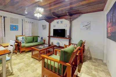 Image de Air-conditioned suite with WiFi and a shared pool/terrace - walk to the beach