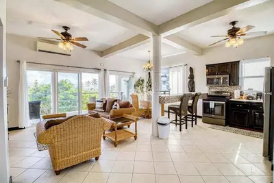 Image de Colorful ocean-view suite with pool & concierge - near dining & town