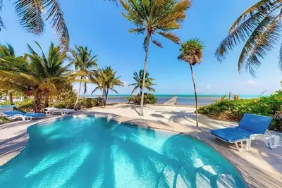 Image de Oceanfront villa with pool, beach access, ocean view, partial Ac & strong WiFi