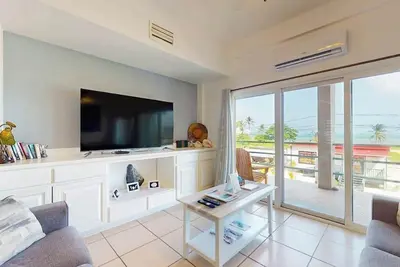 Image de Lagoon-front suite w/ shared pool, ocean view, WiFi & central Ac - near beaches