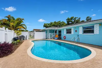 Image de Family and dog friendly home with private pool