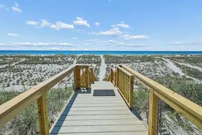 Image de Oceanfront Newly Renovated- Sun-Sun-Theater, Surf Shack, Sleeps 12, Dog Friendly